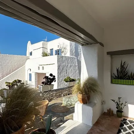 Willa Luxury Mia With Pool And Amazing Sea Views, Páros